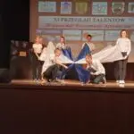 Mali artyści prezentują układ artystyczny