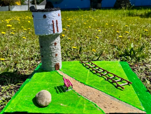 Praca plastyczna uczestnika konkursu prezentująca wieżę ciśnień